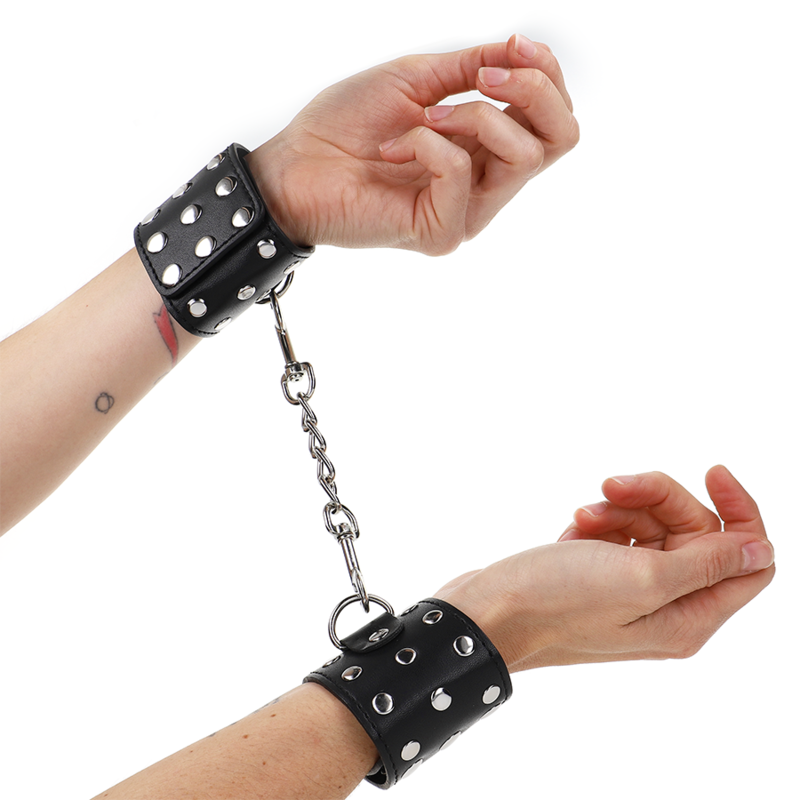 KINK – MUÑEQUERAS CON CIERRE A PRESIÓN LLENO DE TACHUELAS AJUSTABLE 19-24 CM X 5.5 CM - BDSM & BONDAGE - El A…