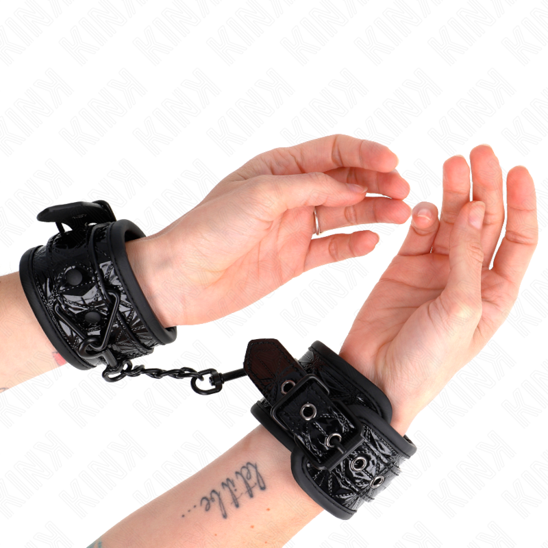 KINK - MUÑEQUERAS CON PATRÓN DE DIAMANTES NEGRO AJUSTABLE 17-26 CM X 5.5 CM - BDSM & BONDAGE - El Arte del Placer