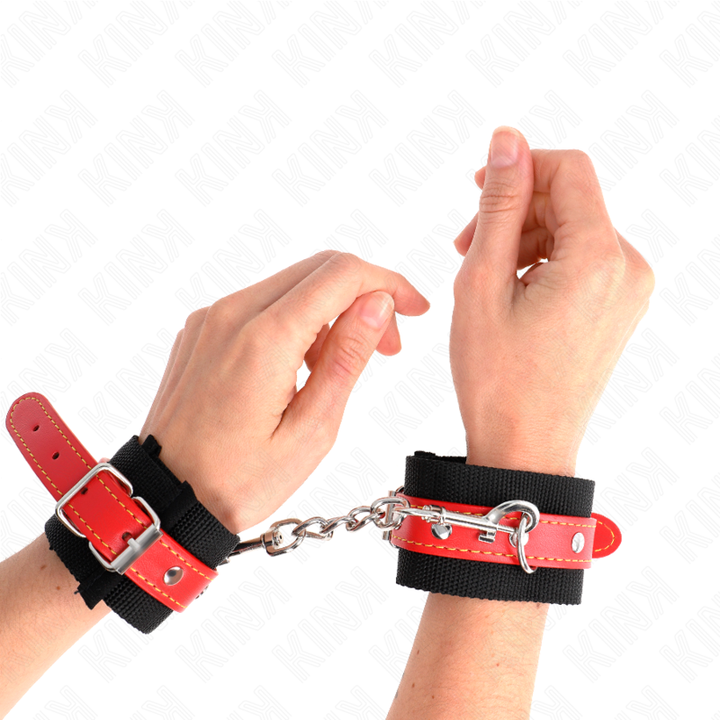 KINK - MUÑEQUERAS DE NYLON NEGRO CON CORREA POLIPIEL ROJO AJUSTABLE 19-24 CM X 5.5 CM - BDSM & BONDAGE - El Arte de…