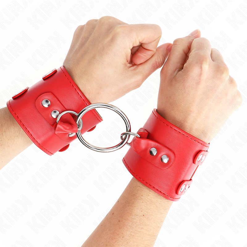 KINK – MUÑEQUERAS FIJAS CON ANILLA Y TACHUELAS AJUSTABLE 17-22 CM X 6.5 CM - BDSM & BONDAGE - El Arte del Pla…