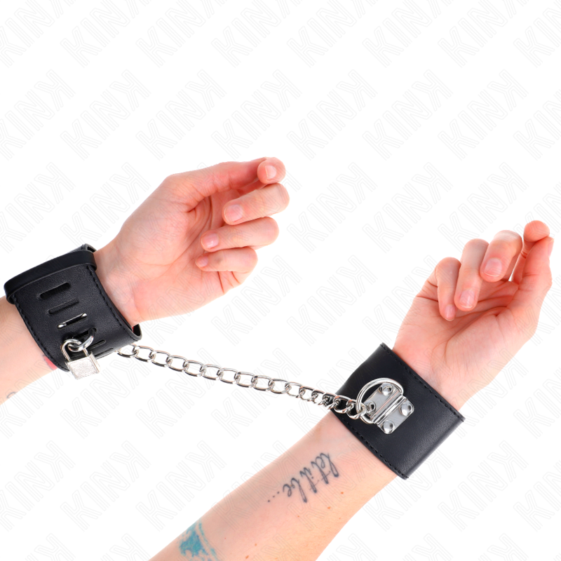 KINK - MUÑEQUERAS FIJAS CON CADENA 30 CM Y CIERRE CANDADO NEGRO AJUSTABLE 16-23 CM X 5.5 CM - BDSM & BONDAGE - El A…