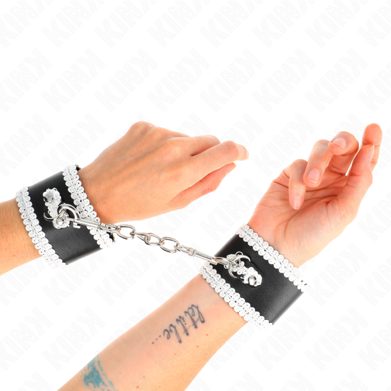 KINK - MUÑEQUERAS NEGRO CON ENCAJE DECORATIVO BLANCO AJUSTABLE 20-23 CM X 5.5 CM - BDSM & BONDAGE - El Arte del Pla…
