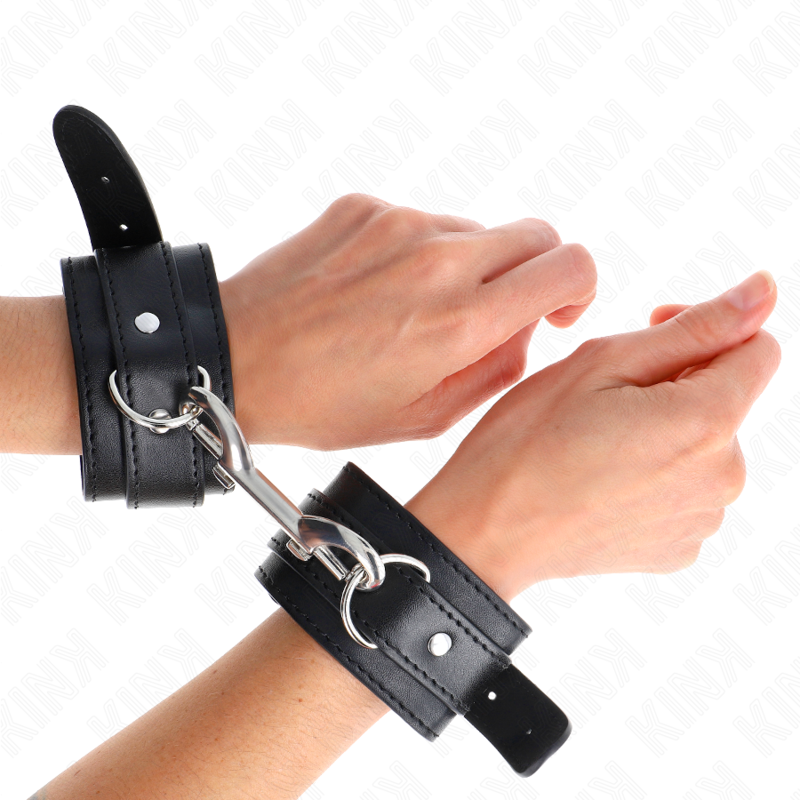 KINK - MUÑEQUERAS SIMPLES CON FILA DE REMACHES NEGRO AJUSTABLE 17-28 CM X 5 CM - BDSM & BONDAGE - El Arte del Placer