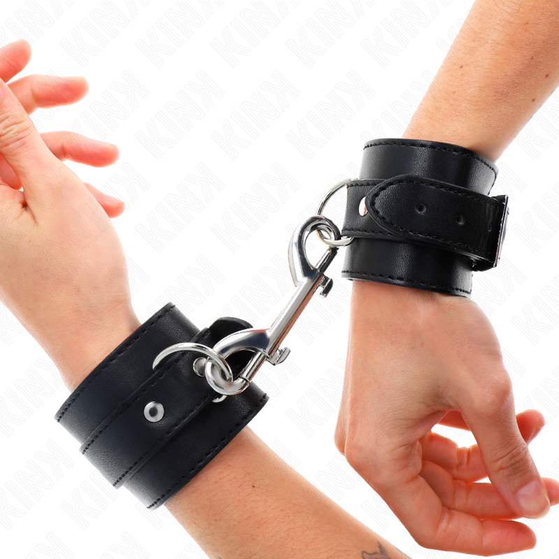 KINK - MUÑEQUERAS SIMPLES CON FILA DE REMACHES Y HEBILLA GRANDE NEGRO AJUSTABLE 17-28 CM X 5 CM - BDSM & BONDAGE - …